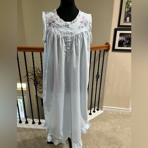 Secret Treasures Sky Blue EMBROIDERED FLORAL AND LACE NIGHTGOWN SIZE L